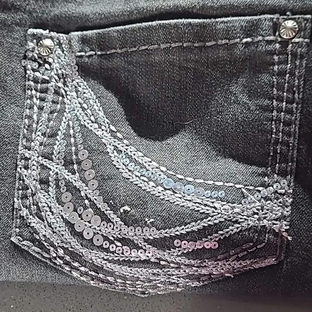Bandolino sz 8 dark denim with sequined back pockets